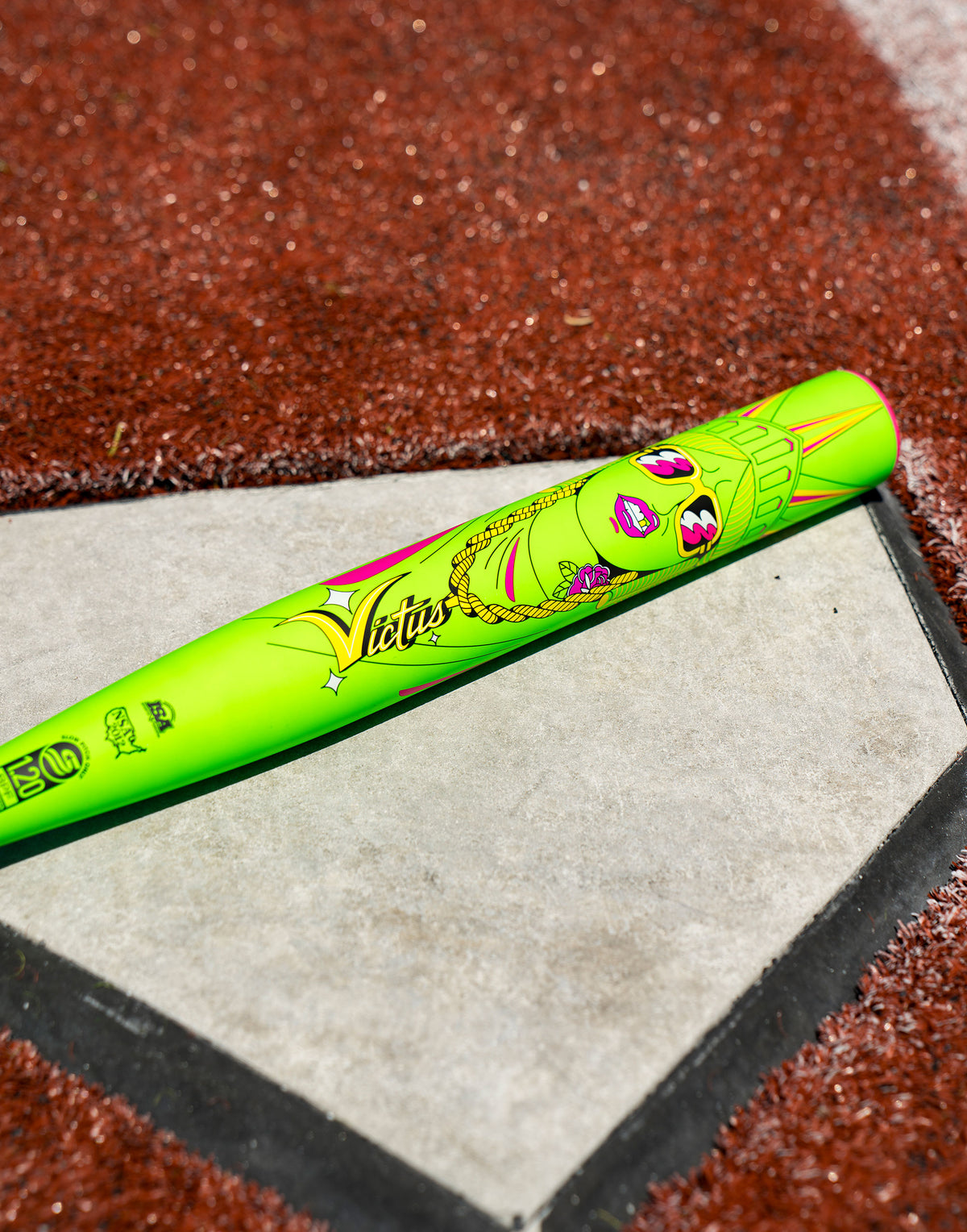 2027 Victus Beacon USSSA Neon Green 1-Piece End-Loaded Slowpitch Bat: VSPBNG1BUTC