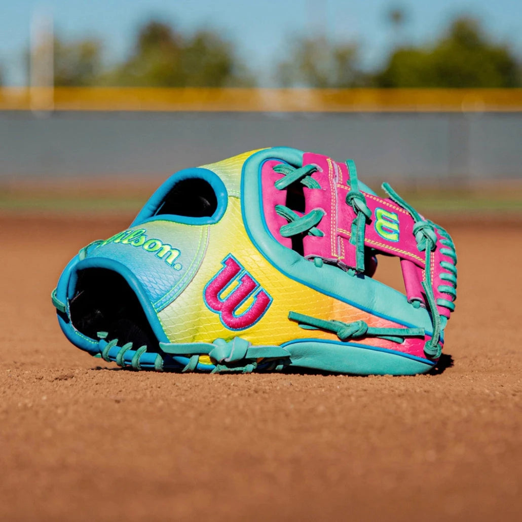 2027 Wilson A2000® 1727SS 11.75” Baseball Glove: WBG0009501RT1175 Equipment Wilson Sporting Goods 