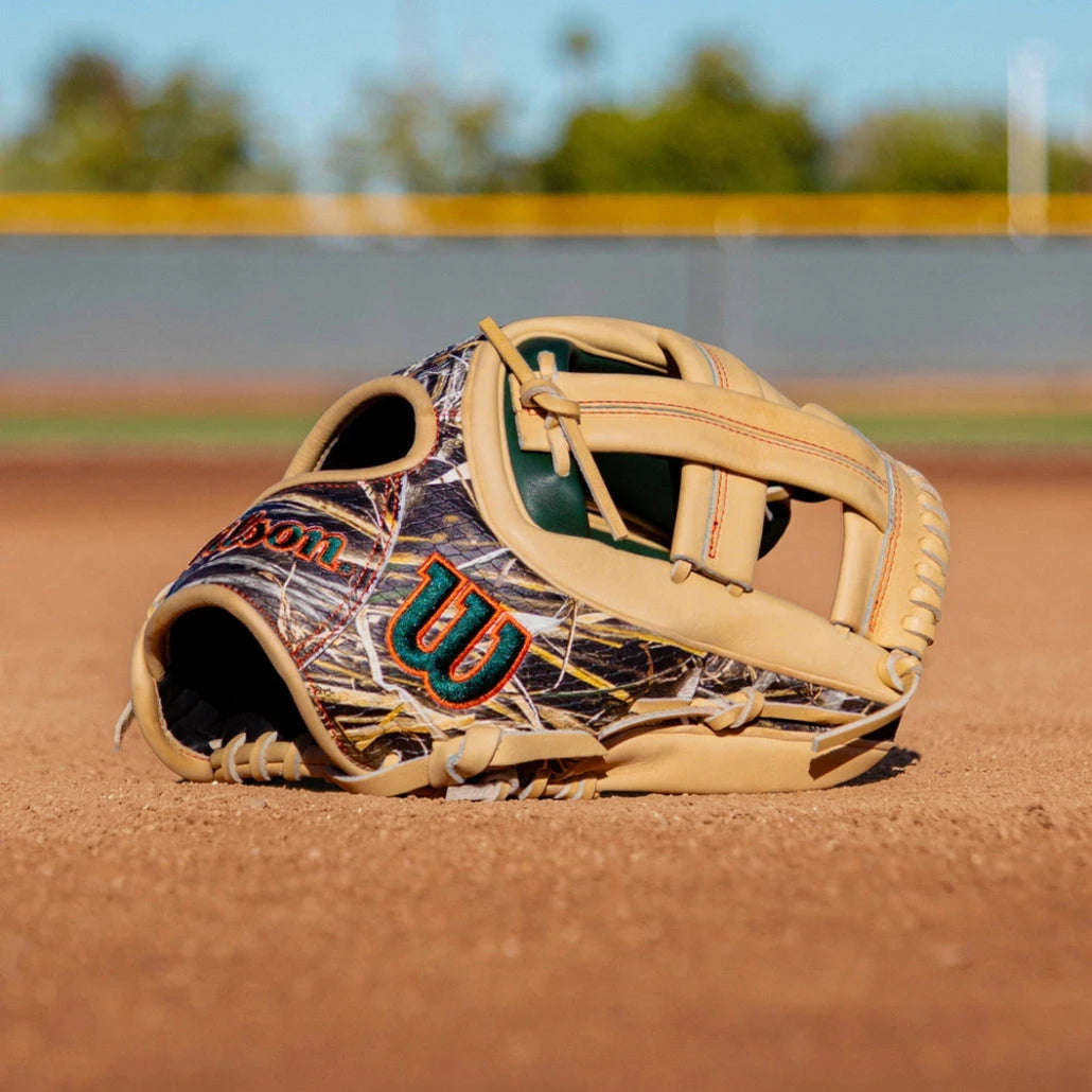 2027 Wilson A2000 Gunnar Henderson GH2 GM 11.75” Baseball Glove: WBG0009601RT1175 Equipment Wilson Sporting Goods Wear on Left 