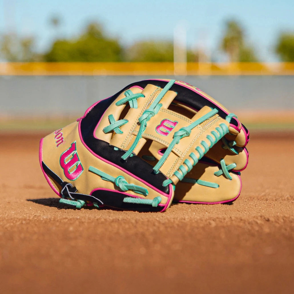 2027 Wilson A2K® Leadoff 1724  11.75" Baseball:  WBG0010201RT1175