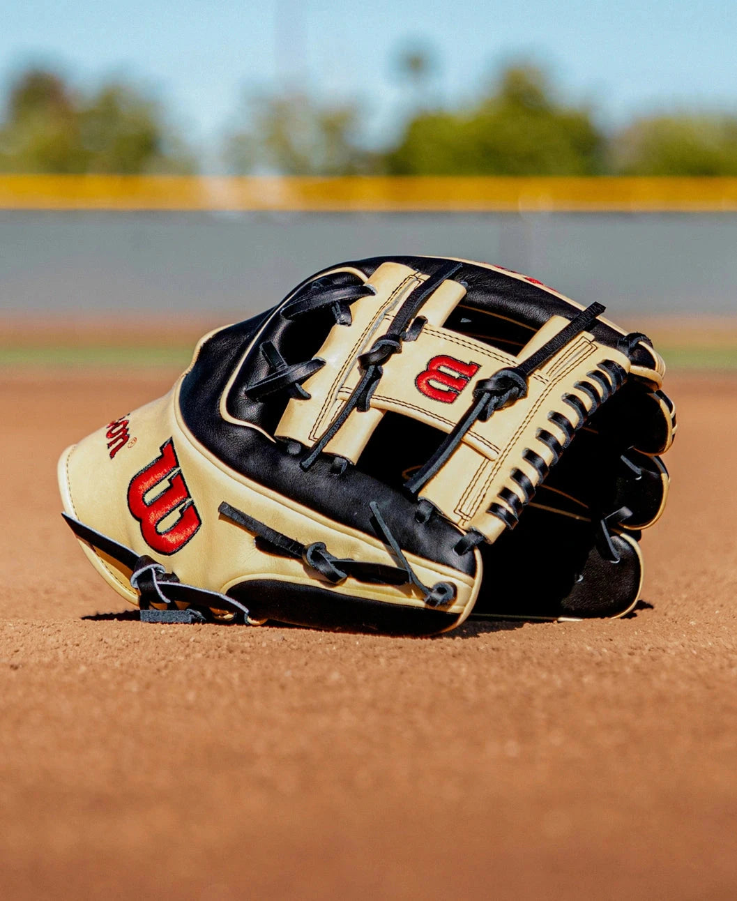 2027 Wilson A2K® 1724 11.75” Infield Baseball: WBG07701RT1175 Equipment Wilson Sporting Goods 