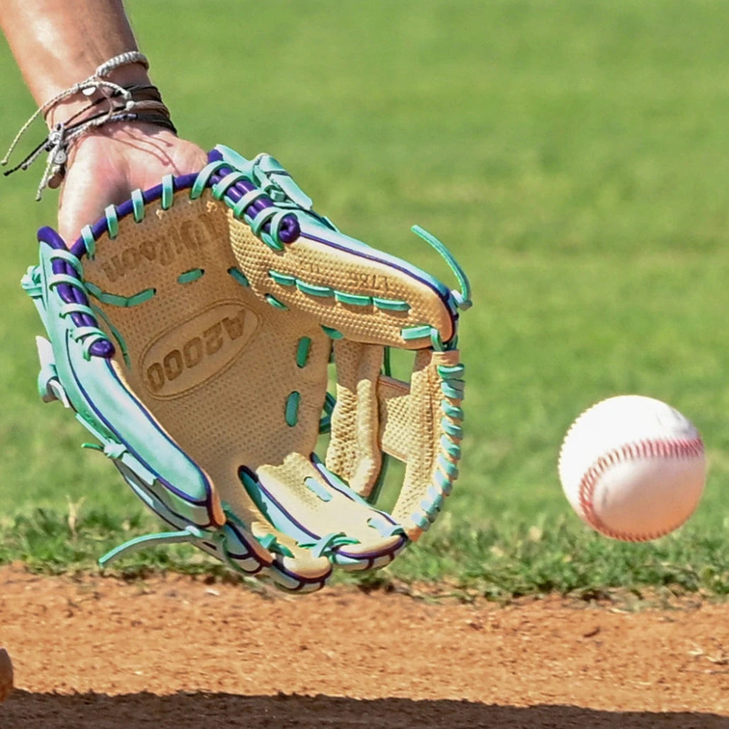 2025 Wilson Winter A2000® SC1786 11.5” Infield Baseball Glove: WBW103937115 Equipment Wilson Sporting Goods 